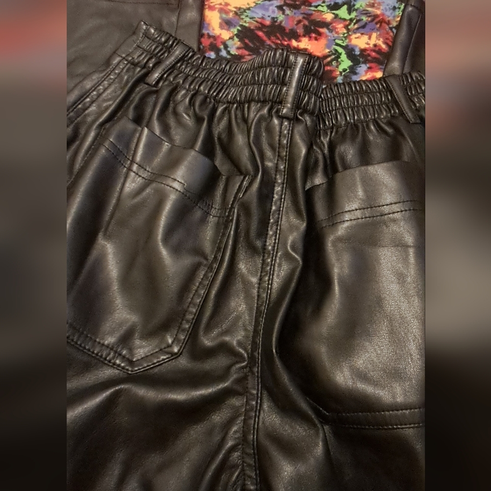Forever 21 Black Baggy Cargo Style Pants - Picture 6 of 11